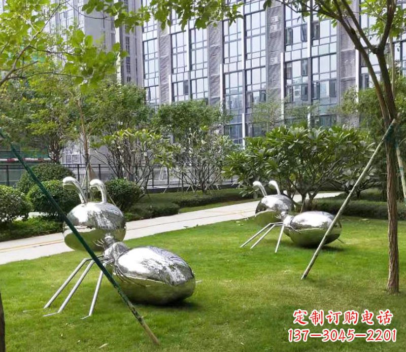 烟台不锈钢小区的蚂蚁雕塑