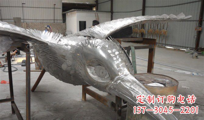 烟台不锈钢雄鹰展翅——自由之翼的象征