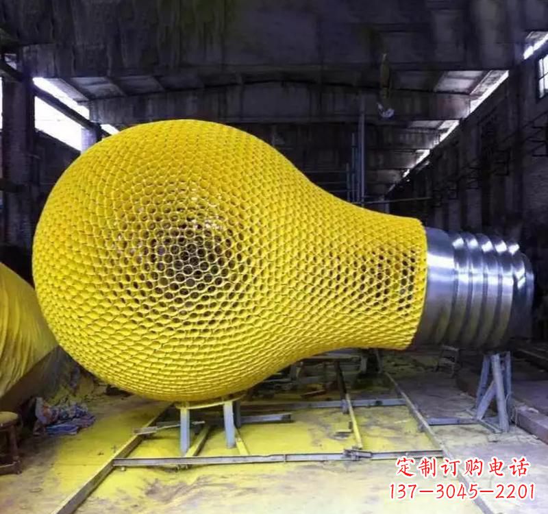 烟台不锈钢灯泡雕塑精美而又抢眼