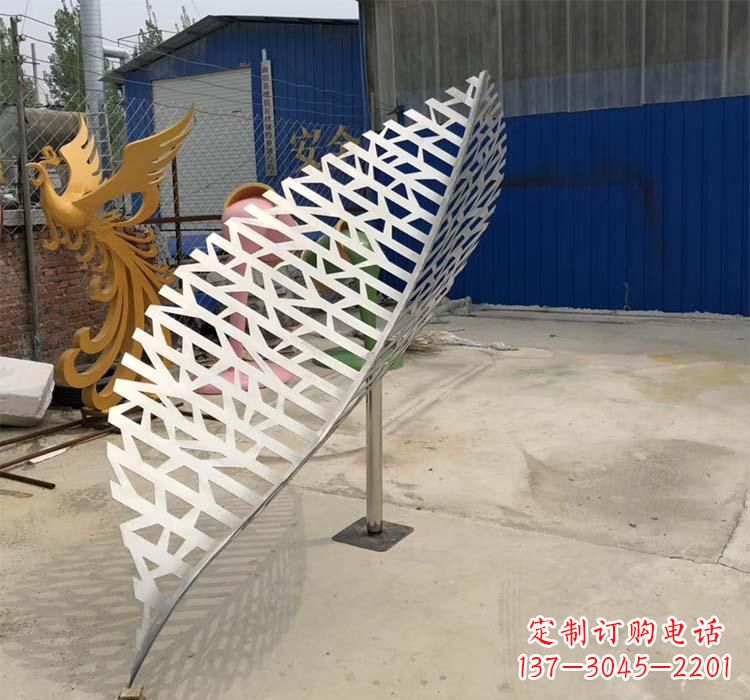 烟台不锈钢园林树叶雕塑