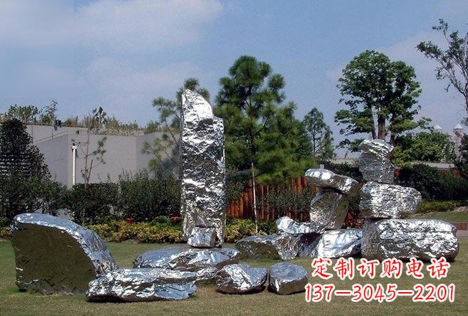 烟台美丽的太湖石雕塑