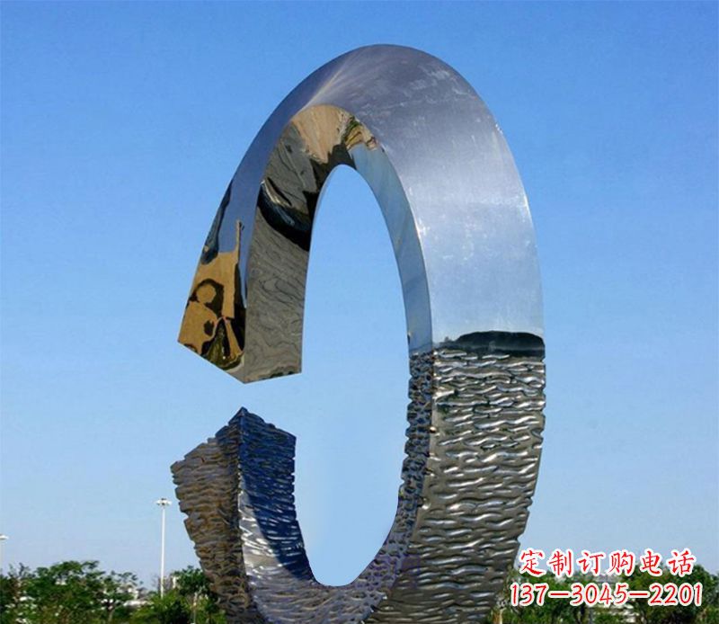 烟台环绕着美好的景观雕塑