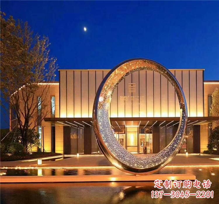 烟台不锈钢圆环雕塑给空间增添无限美感