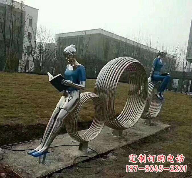 烟台圆环读书人雕塑