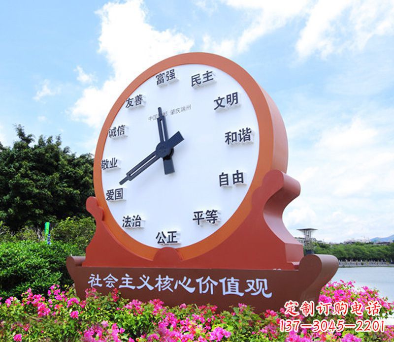 烟台价值观雕塑以不锈钢钟表为蓝本