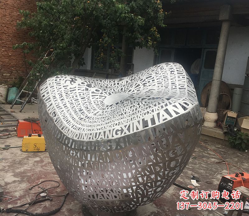 烟台不锈钢元宝雕塑精美外形与精美文化