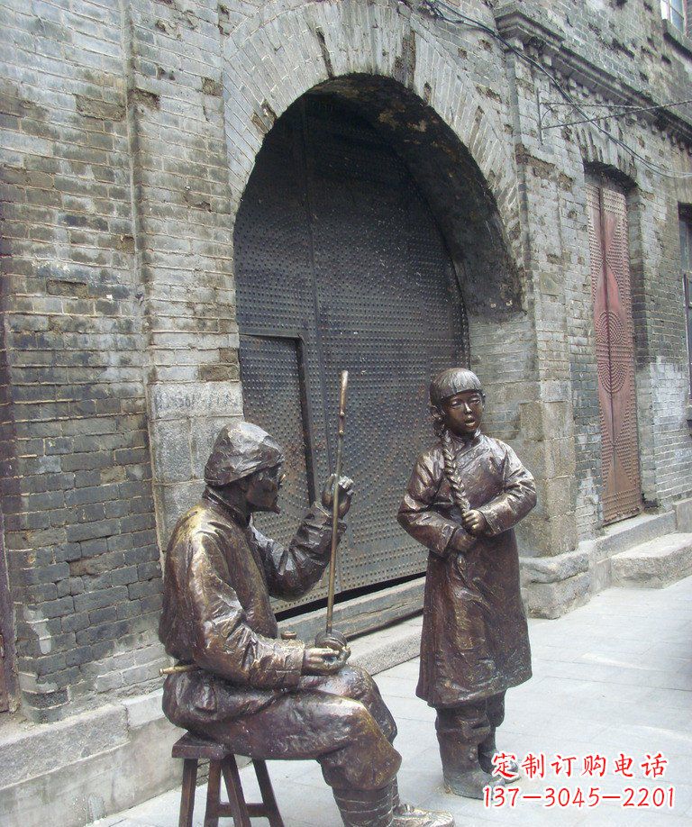 烟台步行街拉二胡唱戏人物铜雕