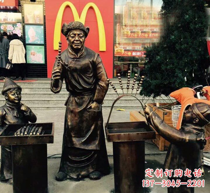 烟台步行街上的糖葫芦铜雕