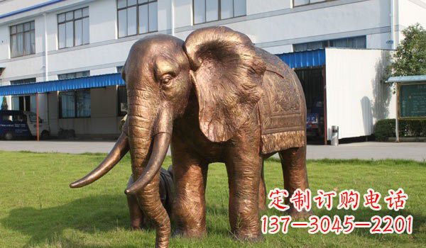 烟台草地大象铜雕