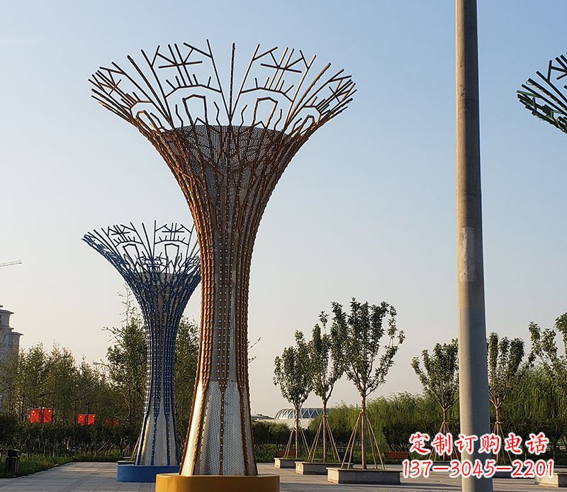 烟台城市景观的点缀——不锈钢树叶雕塑
