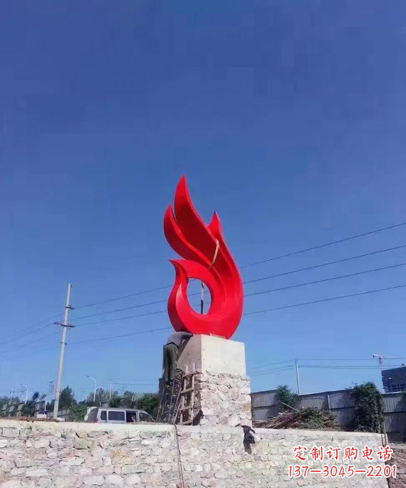 烟台凤凰雕塑点缀城市的不锈钢景观