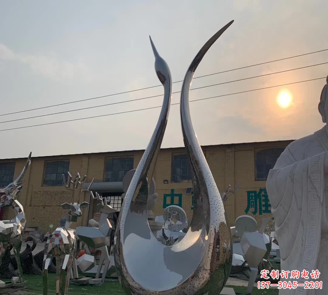 烟台雕塑镜面天鹅