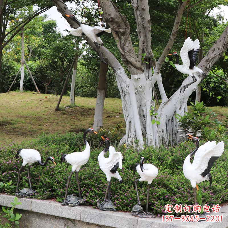 烟台美丽的仙鹤雕塑