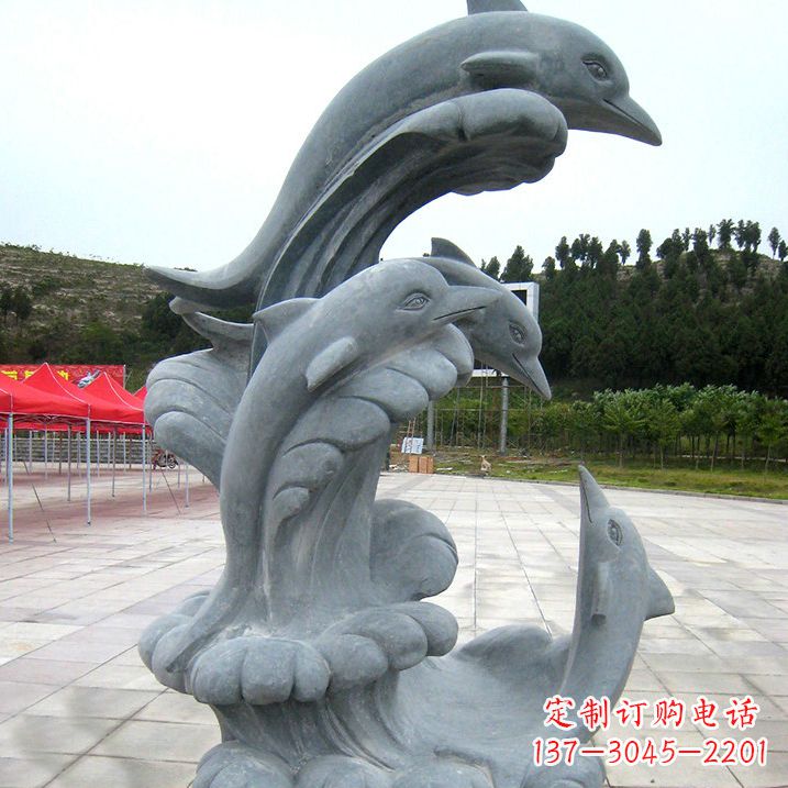 烟台海豚雕塑凝聚着美丽与动感