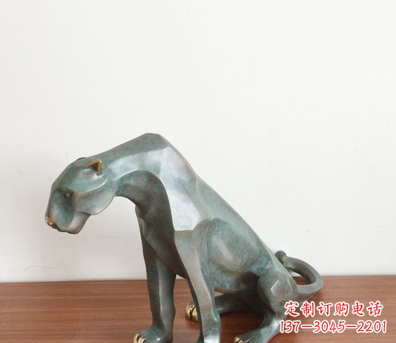 烟台绚丽多彩的豹子动物铜雕