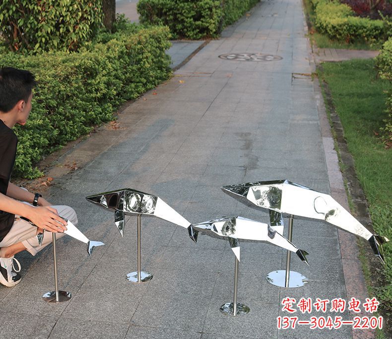 烟台抽象不锈钢海豚雕塑