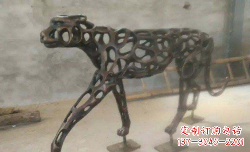 烟台珍贵的豹雕塑——金钱豹公园的标志