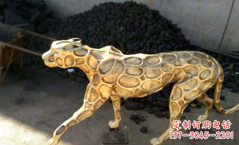 烟台雄健的豹雕塑