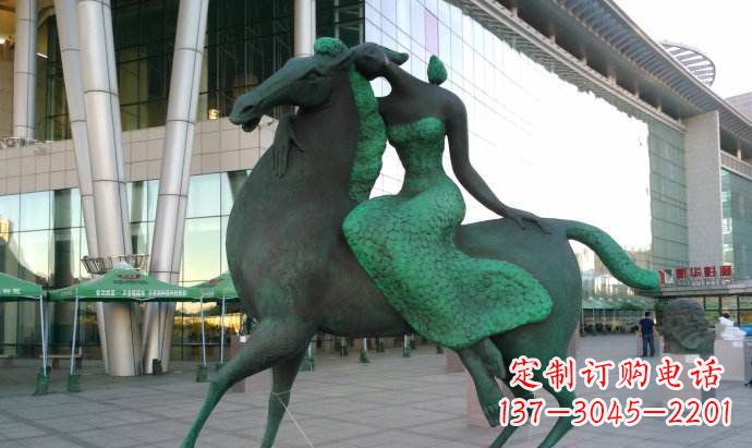 烟台抽象骑马的女孩铜雕