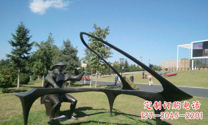 烟台抽象人物弹钢琴铜雕