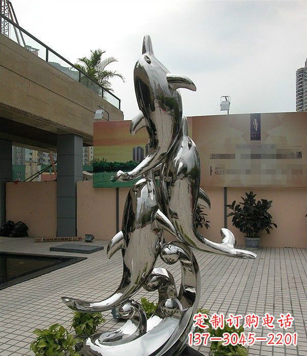 烟台海豚雕塑表达创意与活力