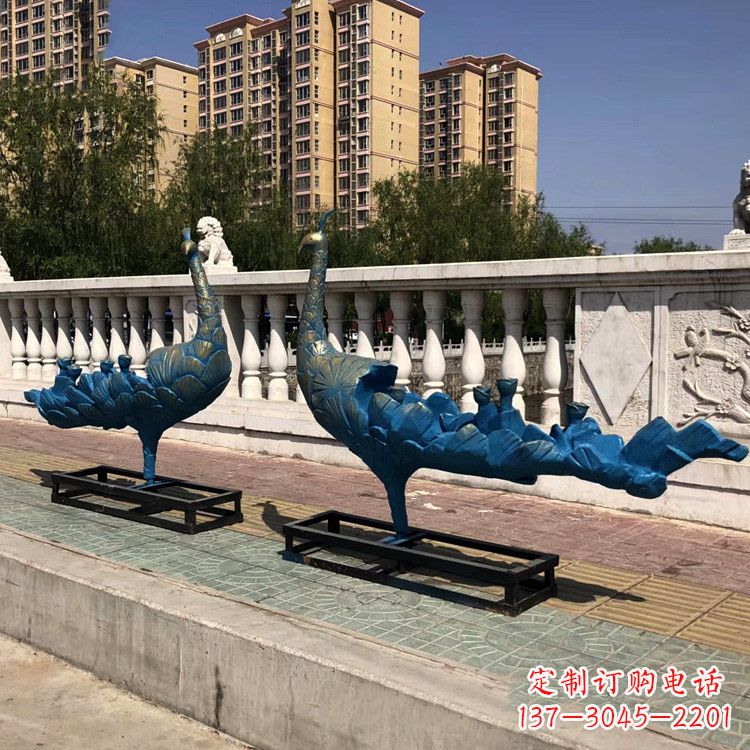 烟台珠翠集精美孔雀雕塑