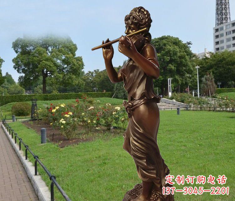 烟台美女雕塑把美景变成静物