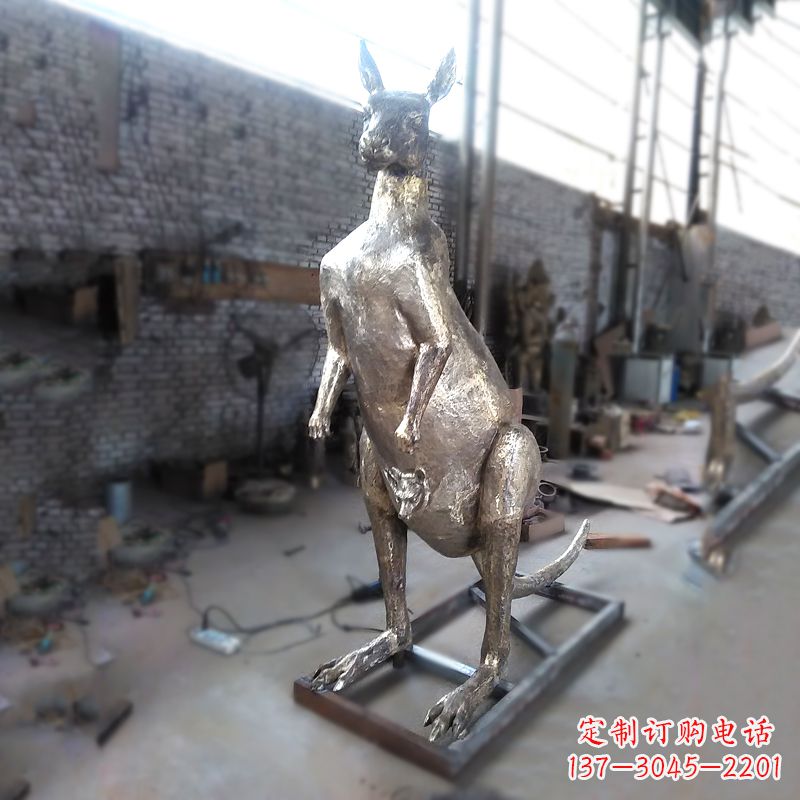 烟台纯铜铸造的袋鼠雕塑