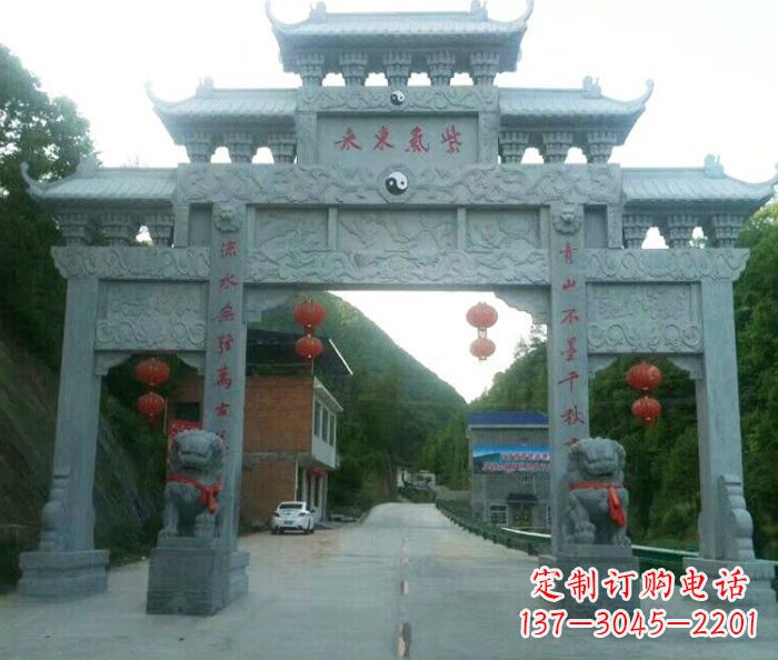 烟台“村口三门石雕牌楼——传承文化的艺术”