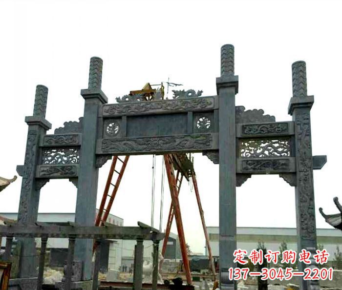 烟台村庄牌坊雕塑传承历史文化