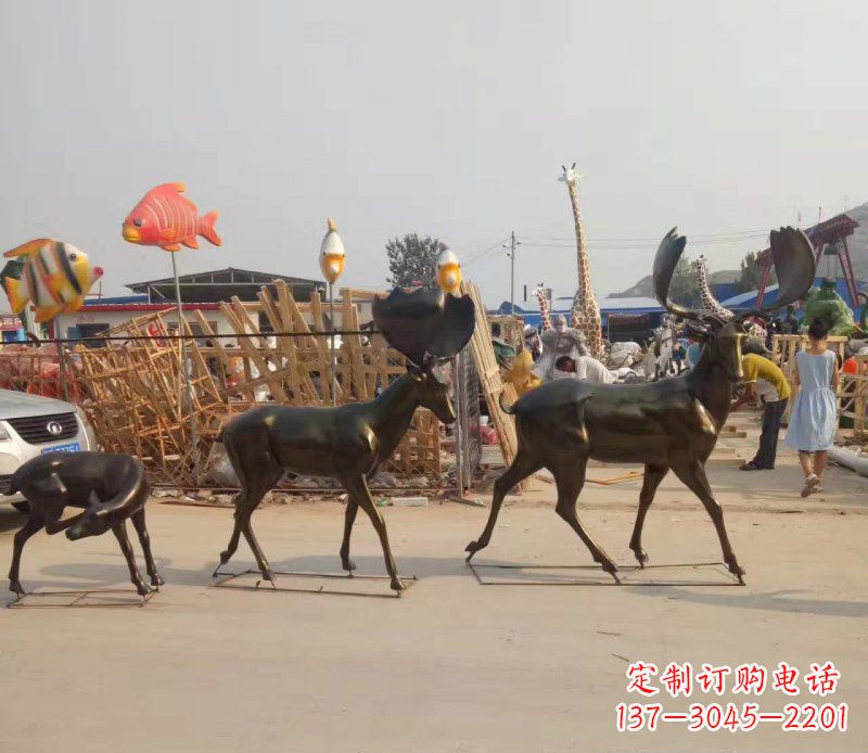 烟台大角鹿群的铜雕美丽的艺术精品