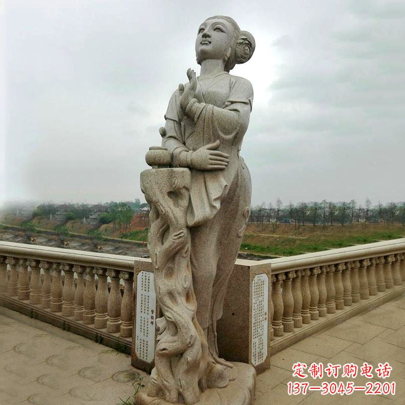 烟台公园广场的貂蝉雕塑古代四大美女之一