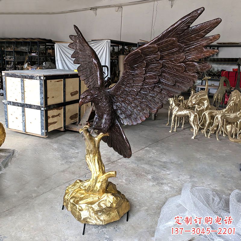 烟台大鹏展翅老鹰铜雕