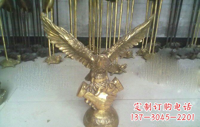 烟台大展宏图老鹰铜雕展现雄鹰的威严和气势