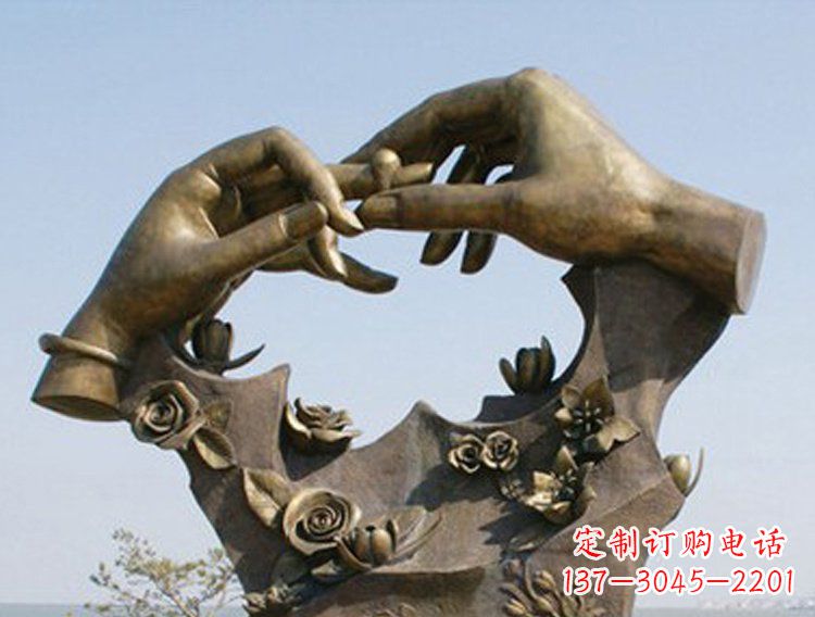 烟台戴戒指的手铜雕