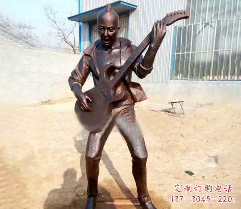 烟台弹吉他的公园人物铜雕