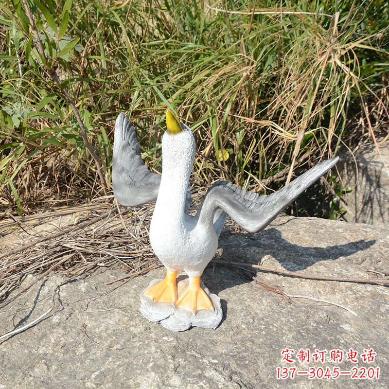 烟台雕塑少女与和平鸽
