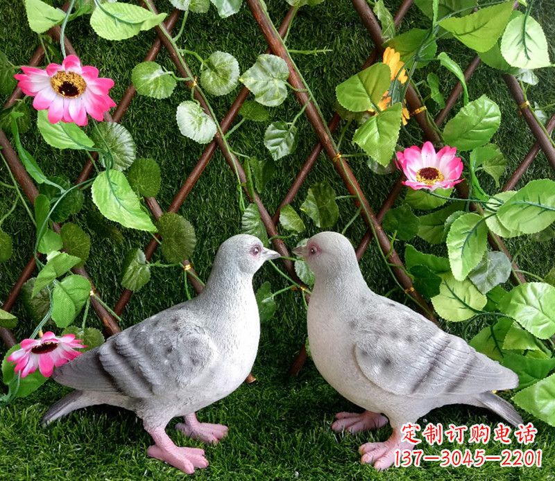 烟台传递和平与美好的和平鸽雕塑