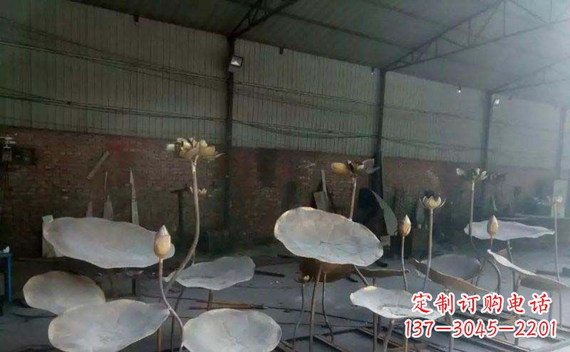 烟台锻铜荷叶荷花广场景观雕塑