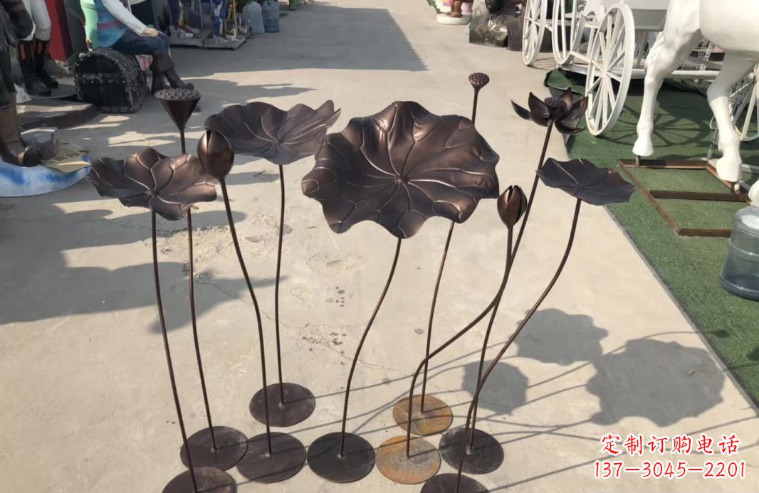烟台锻铜园林异彩纷呈的荷花雕塑
