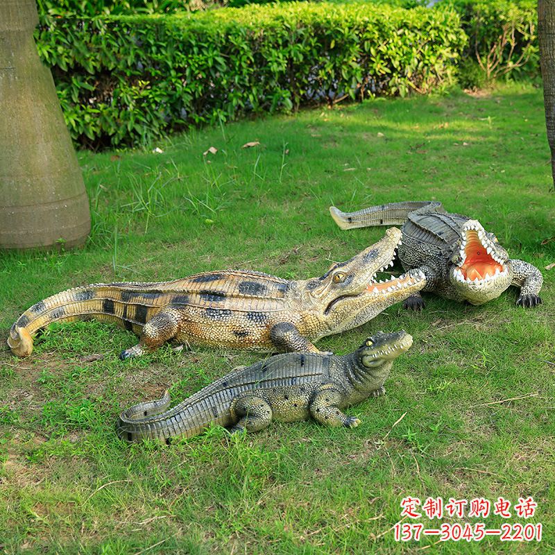 烟台鳄鱼雕塑摆件玻璃钢公园园林草坪动物雕塑
