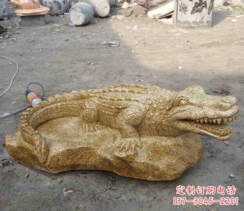 烟台鳄鱼动物石雕