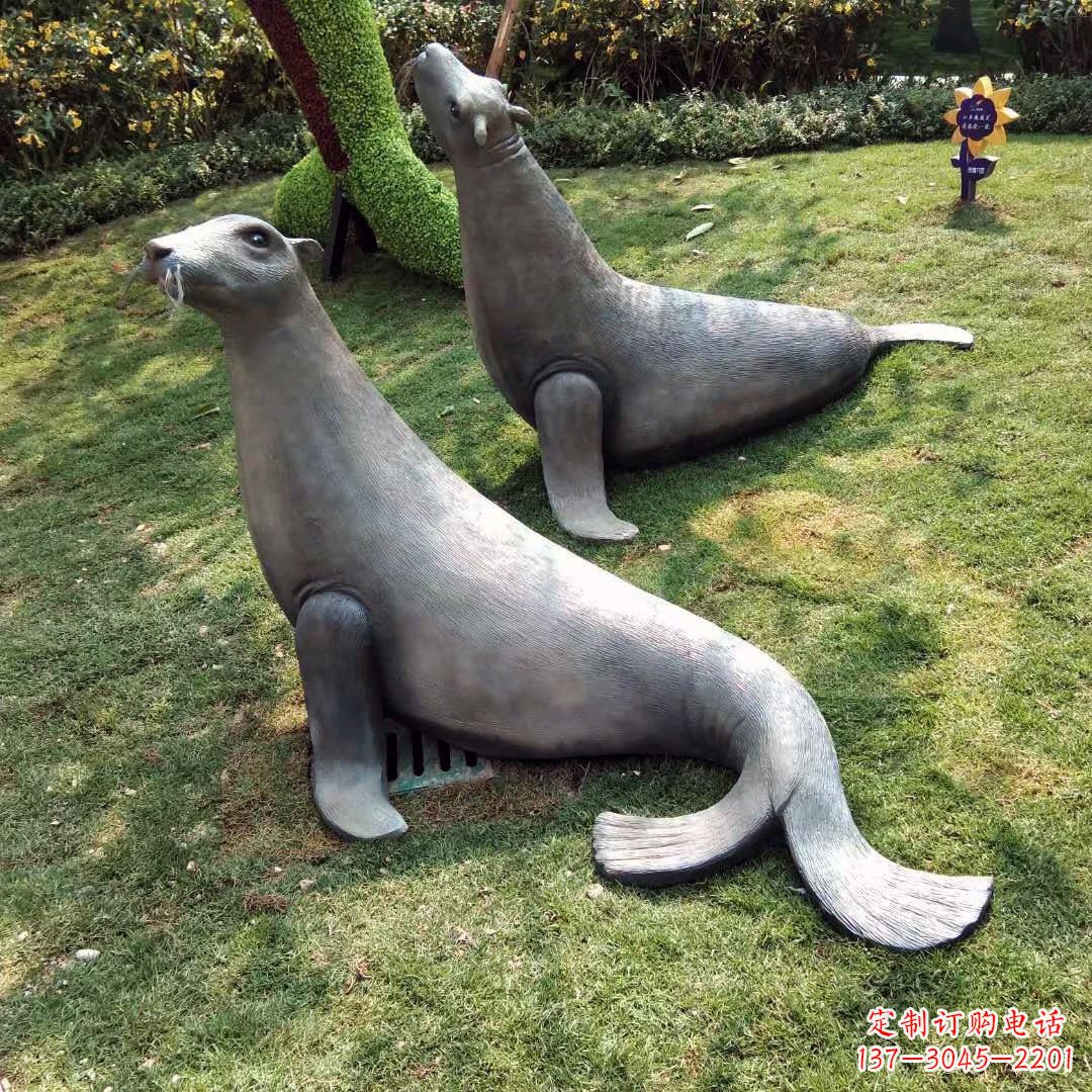烟台仿真海豹玻璃钢雕塑-公园园林草坪动物雕塑摆件