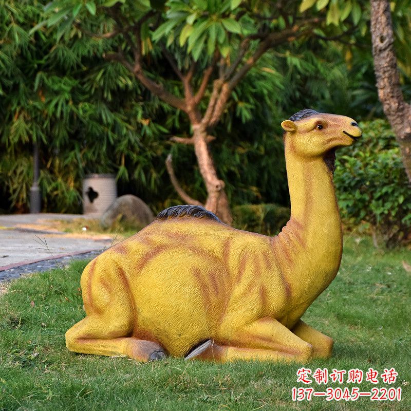 烟台仿真爬卧的骆驼雕塑-公园草坪动物摆件