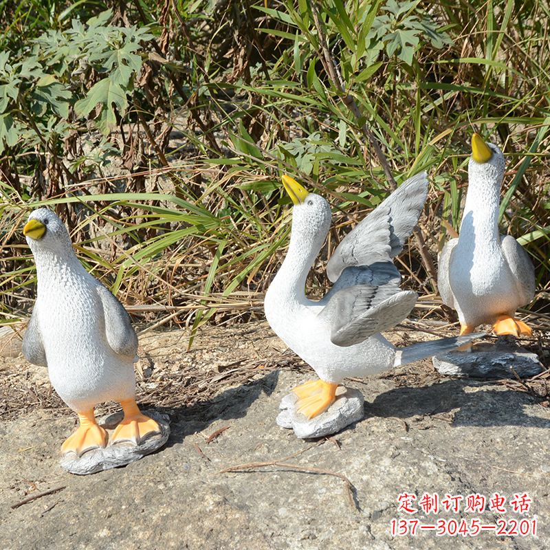 烟台象征和平的和平鸽雕塑
