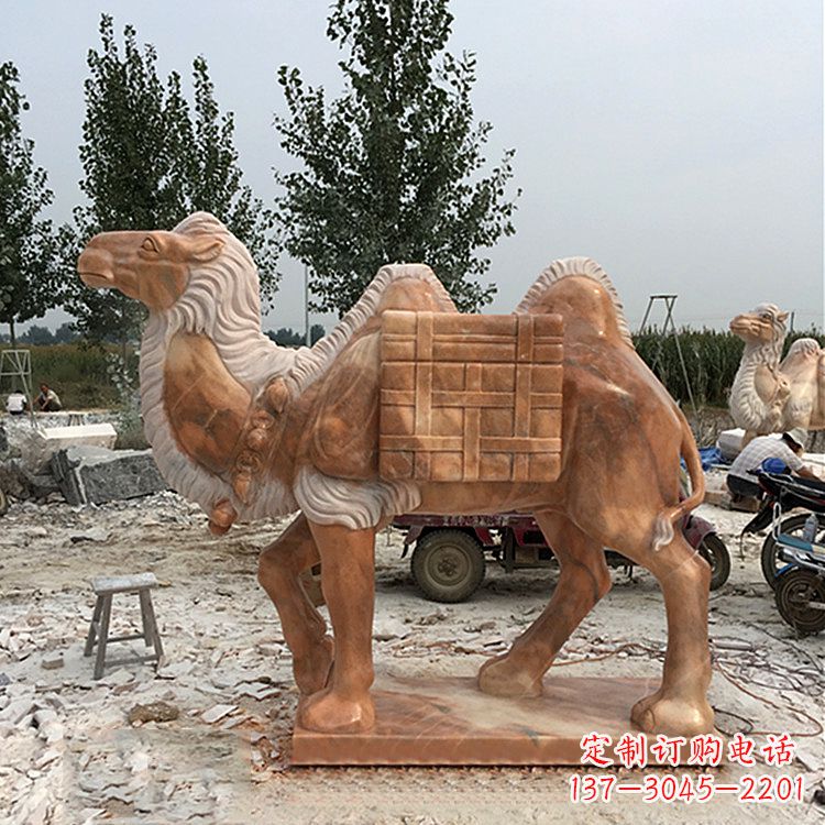 烟台负重骆驼雕塑—晚霞之红