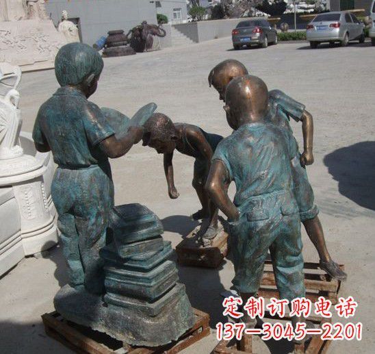 烟台童话般的梦幻小孩铜雕塑