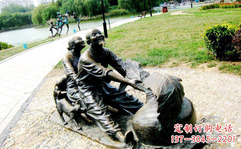烟台公园拔萝卜小品人物铜雕