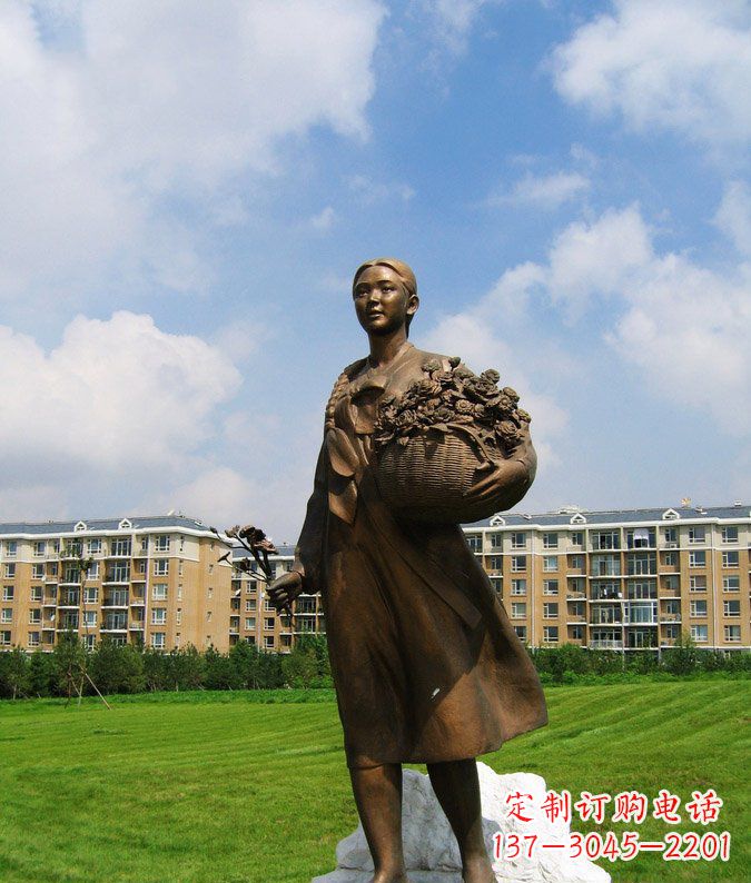 烟台传统精美少数民族雕塑——抱花篮的少数民族女孩