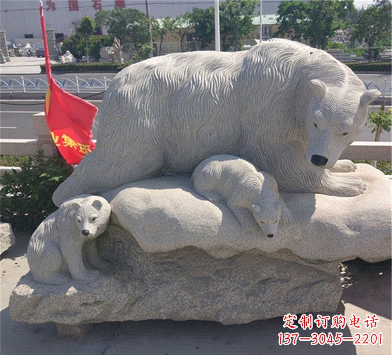 烟台公园北极熊母子石雕